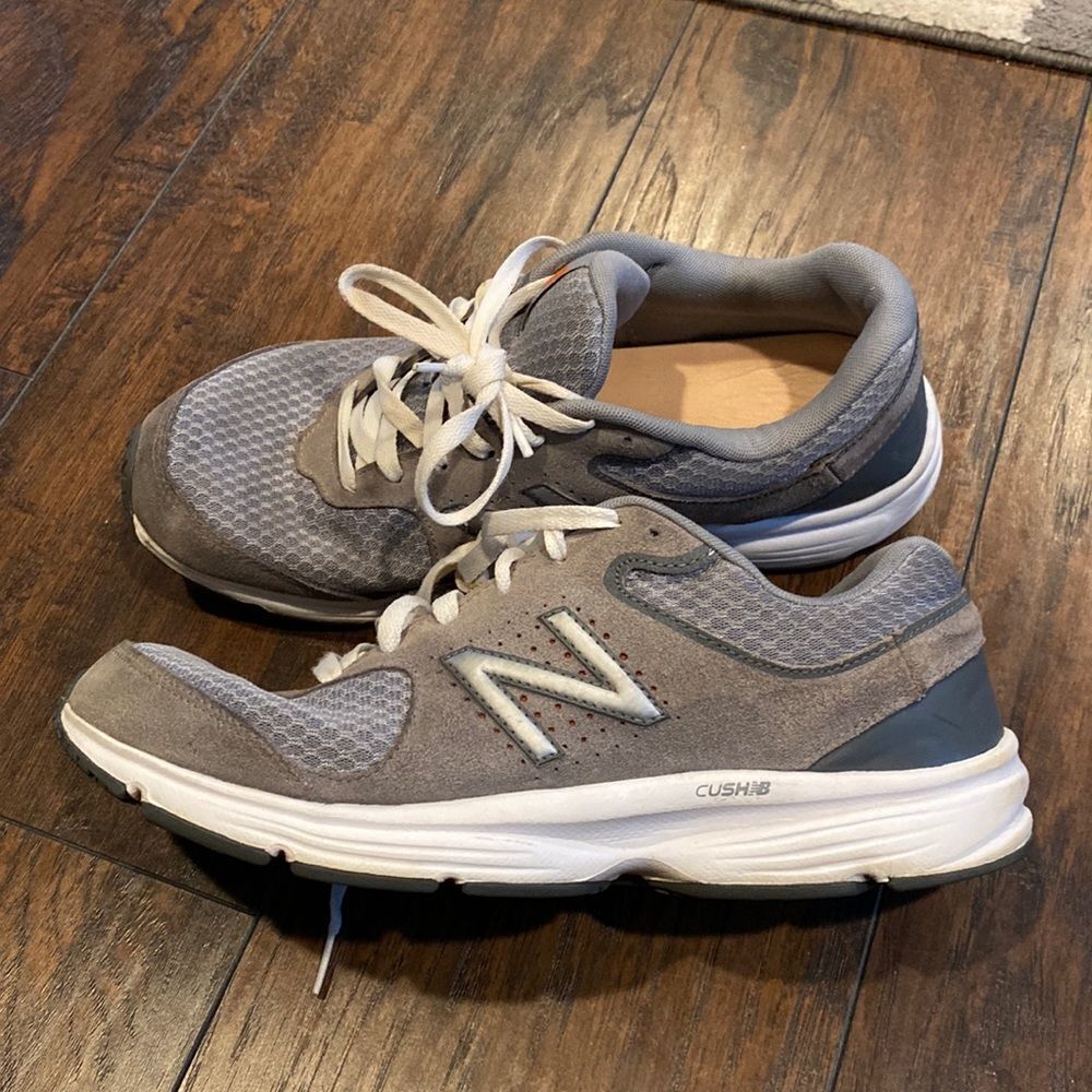 New Balance 411 V2 MW411GR2 Gray White Running Shoes Lace Up Size‎ 10.5 D GUC